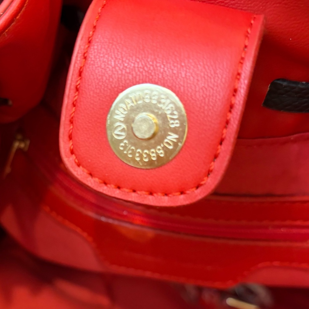 ❤️BADGLEY MISCHKA RED VEGAN LEATHER SHOULDER BAG/CROSSBODY & PURSE CHARM - Picture 11 of 14